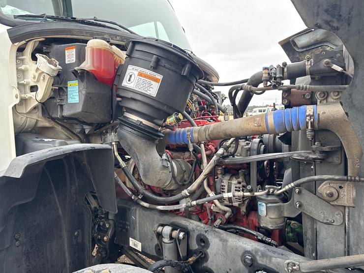 2016-freightliner-114sd-image-31