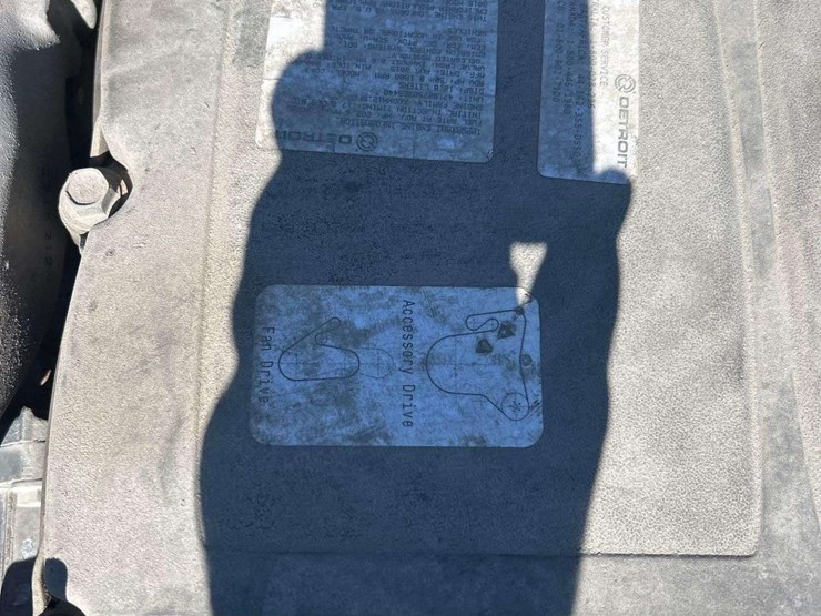 2016-freightliner-114sd-image-11