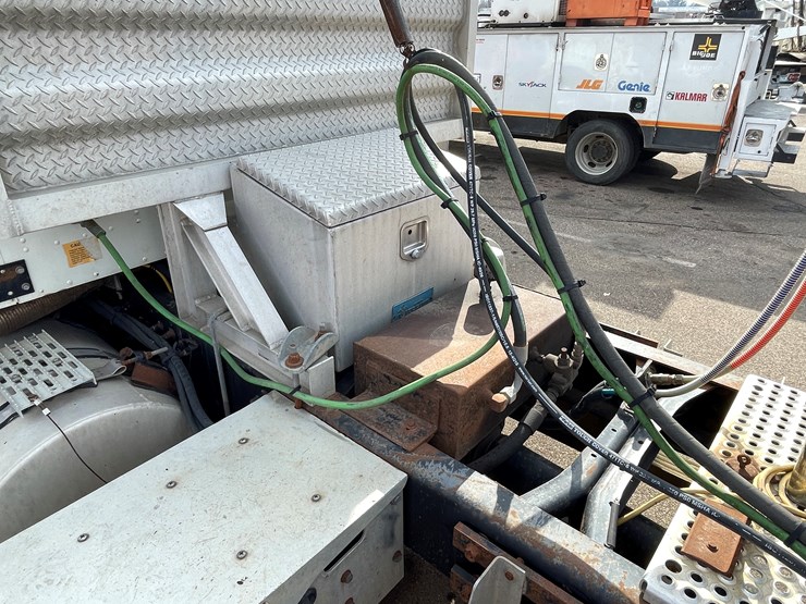 2000-international-9900-image-17