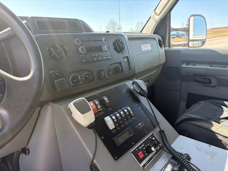 2018-ford-e450-image-17