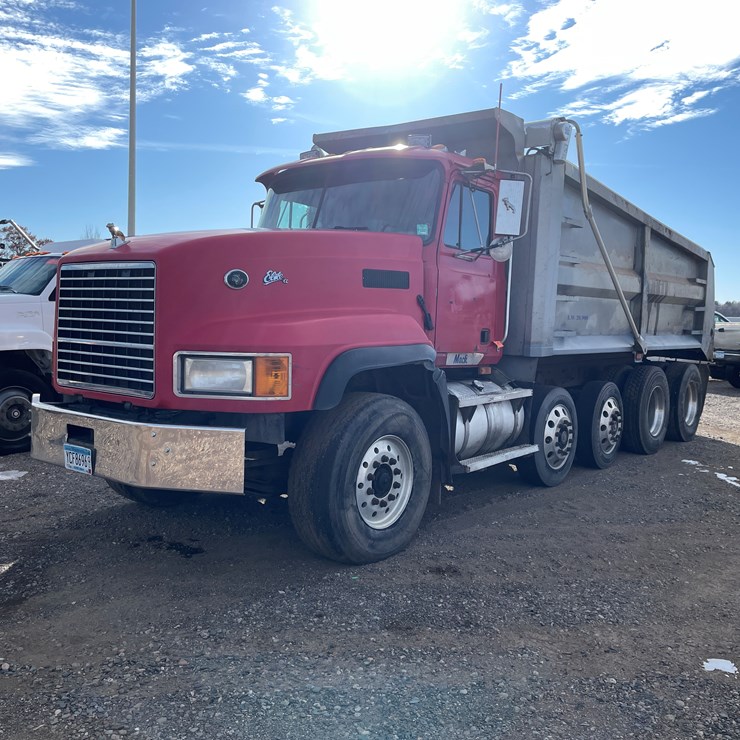 2001 MACK CL713