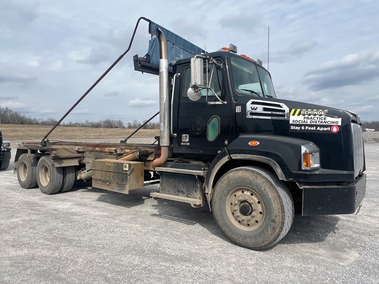 2018-western-star-4700sb-image-1