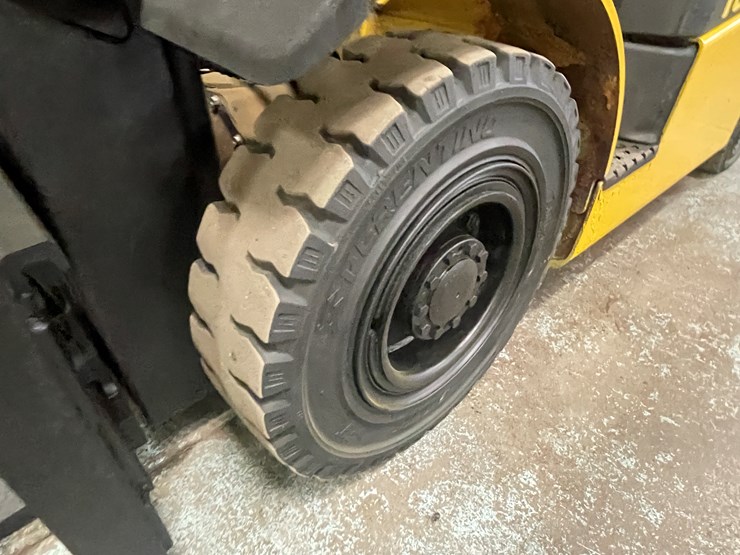 #176-•-2011-yale-propane-forklift-image-15