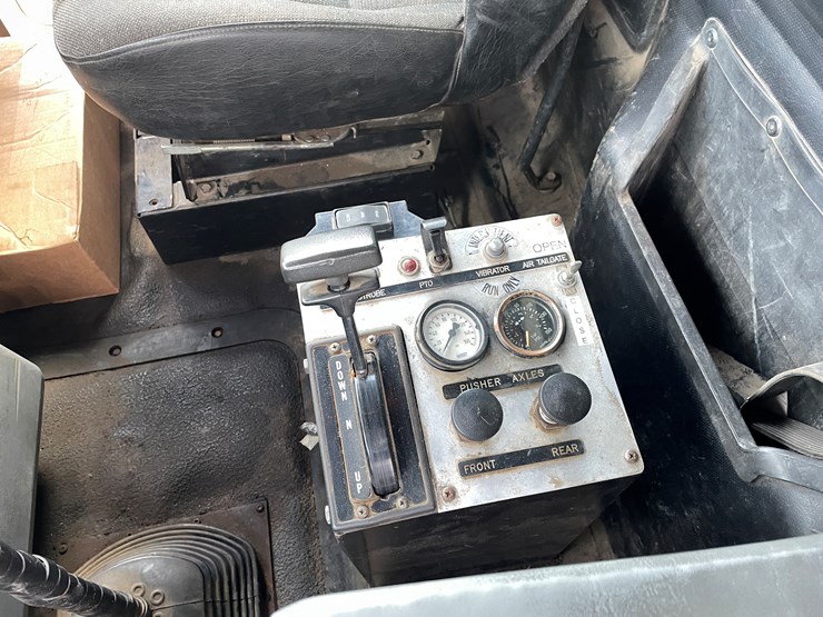 2001-mack-cl713-image-24