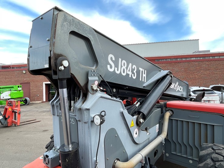 #129-•-2018-skyjack-sj843-telehandler-image-22
