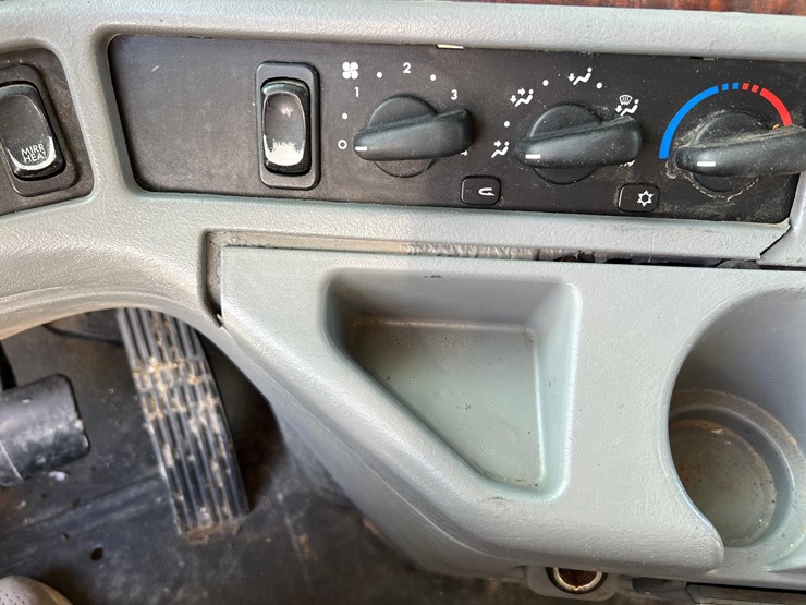 2006-freightliner-auger-truck-image-66