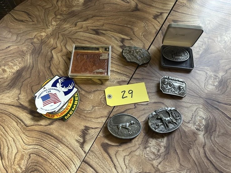 vintage-belt-buckles-&-leather-wallet-image-1