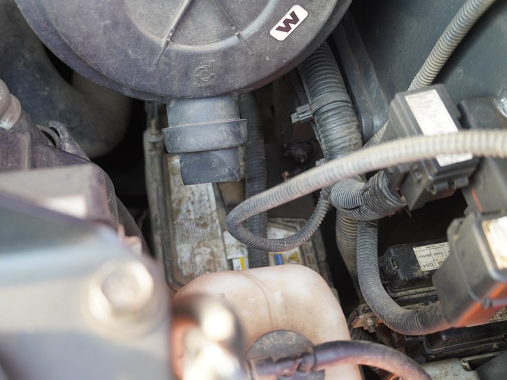 2017-kubota-3800-image-36