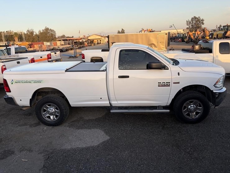 2016-dodge-2500-image-8