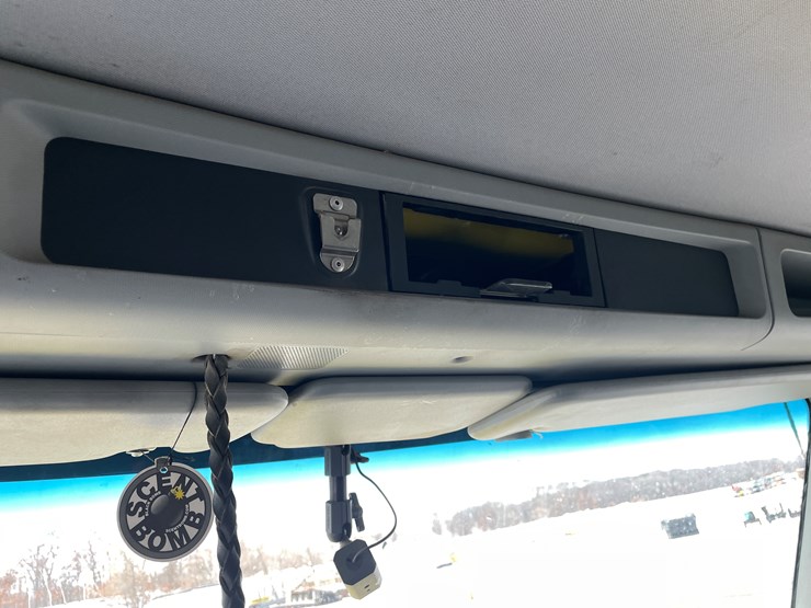 2018-kenworth-t880-image-27