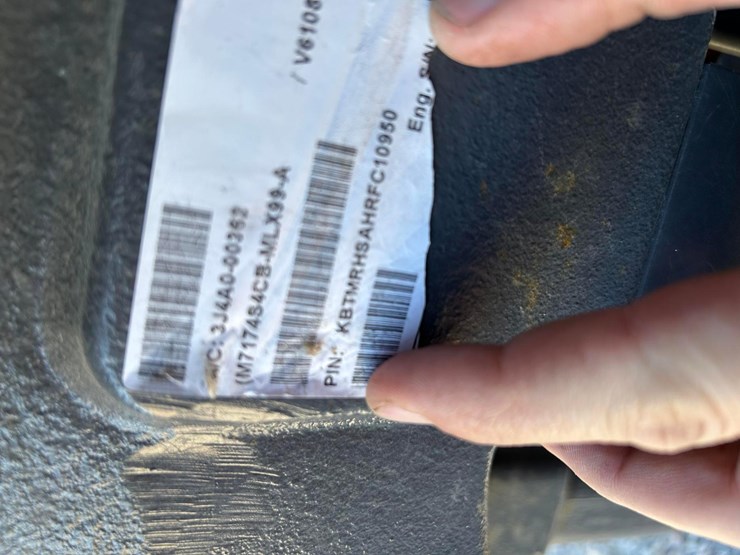 2023-white-251-image-10