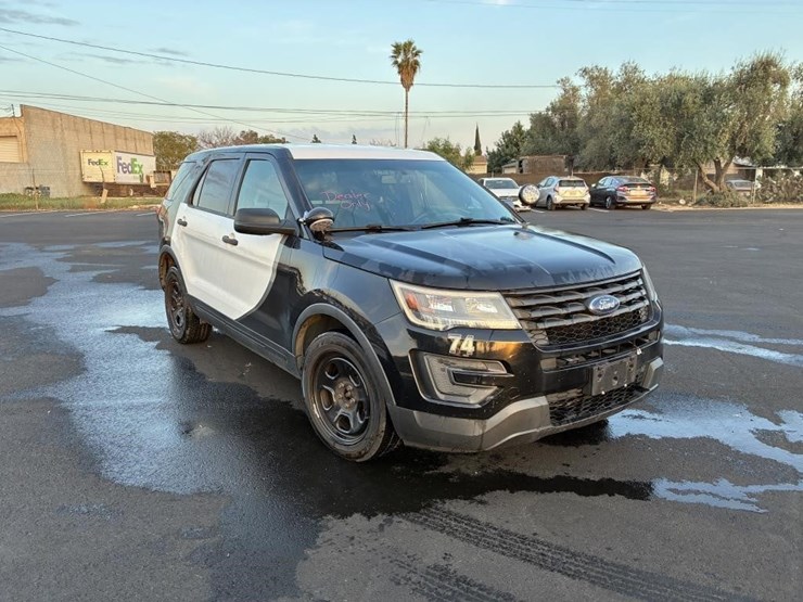 2016-ford-explorer-image-2