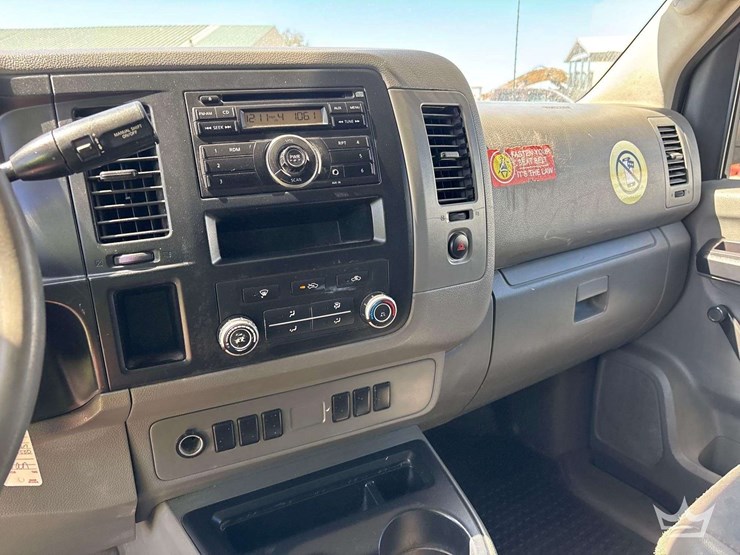 2016-nissan-nv2500-image-22