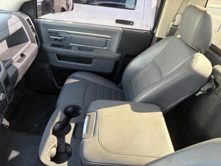 2018-dodge-2500-image-13