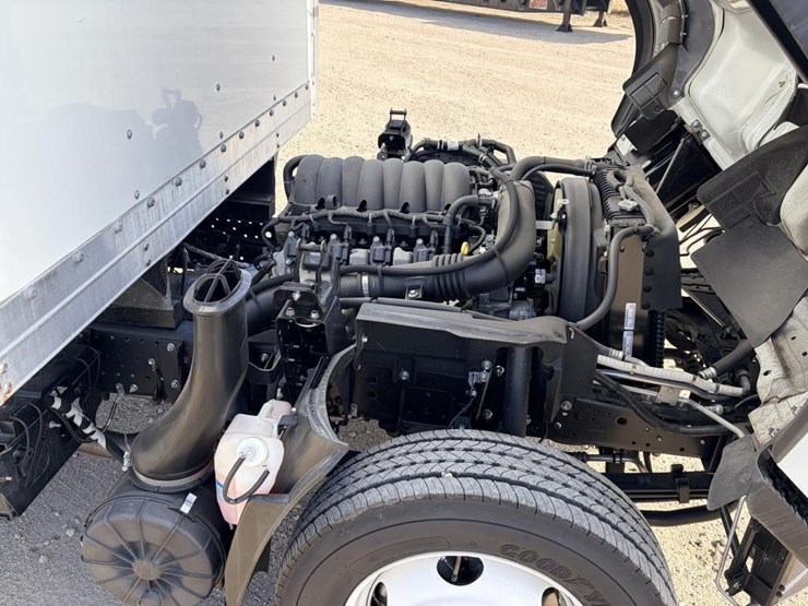 2024-isuzu-nrr-image-12