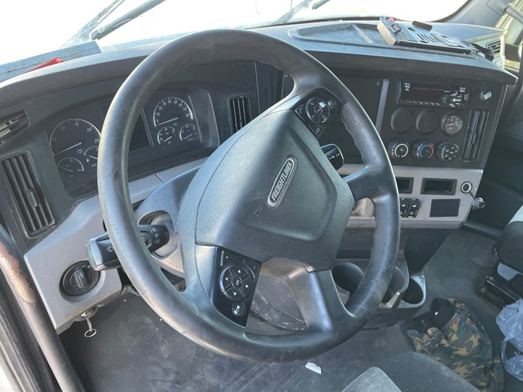#1454-•-2019-freightliner-cascadia-truck-tractor**non-runner**-(has-mn-title)-image-38