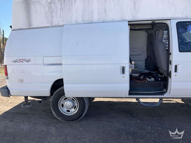 2012-ford-e350-image-25