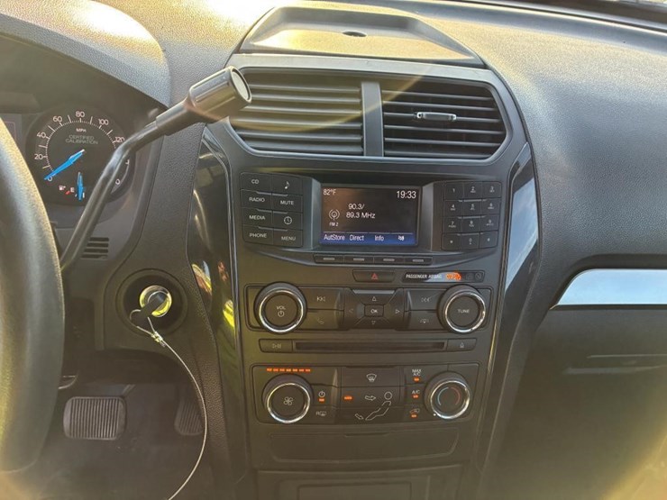 2018-ford-explorer-image-13