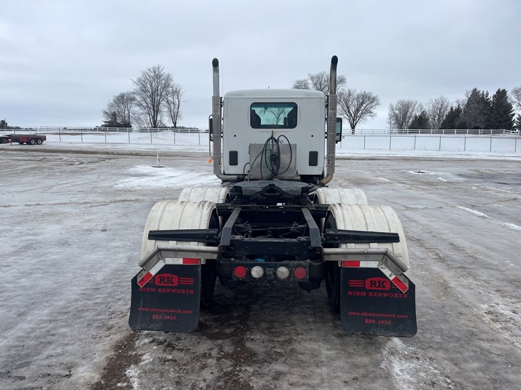 2022-kenworth-t680-image-4