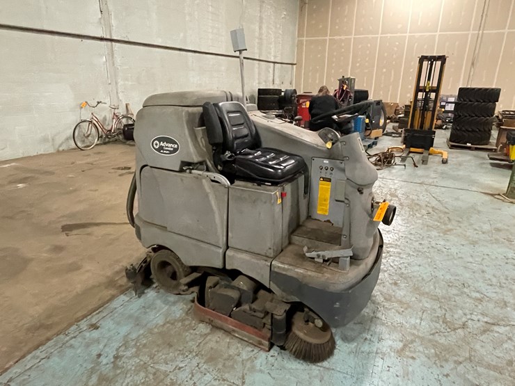 #193-•-advance-condor-axp-electric-floor-scrubber-image-3