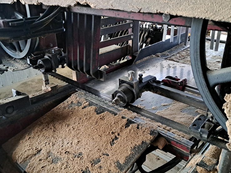 #127-•-2013-cooks-ac36-portable-bandmill-image-12