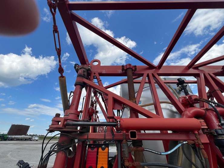 case-610-sprayer-system-2000-gallons-image-37