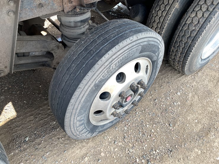 2001-mack-cl713-image-11