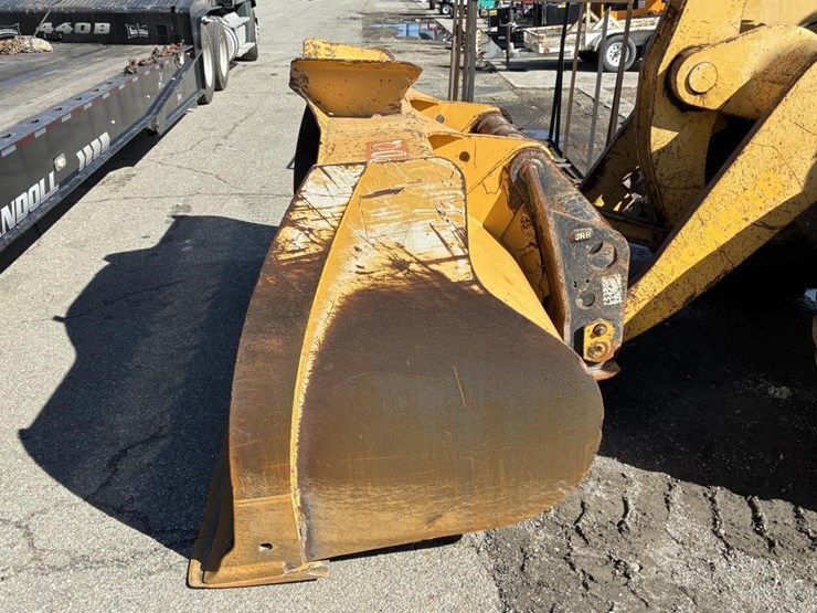 2017-komatsu-wa380-8-image-5