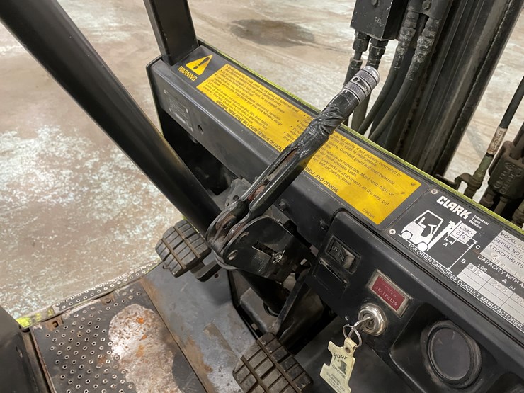 #172-•-clark-gcs25-propane-forklift-image-27