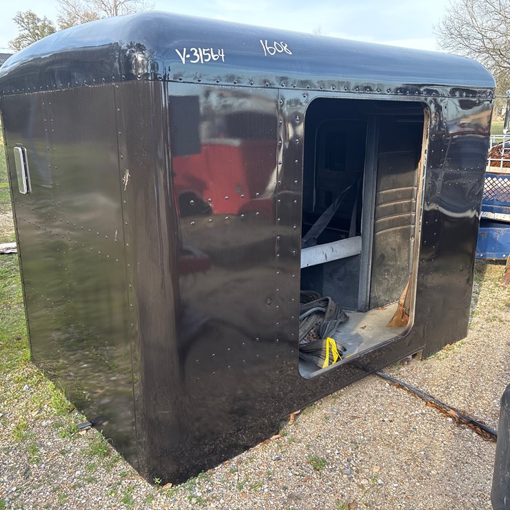 #1608 • FLAT TOP 63IN SLEEPER FOR PETERBILT