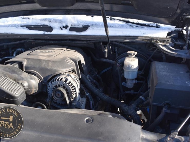 2013-chevrolet-tahoe-ls-image-36