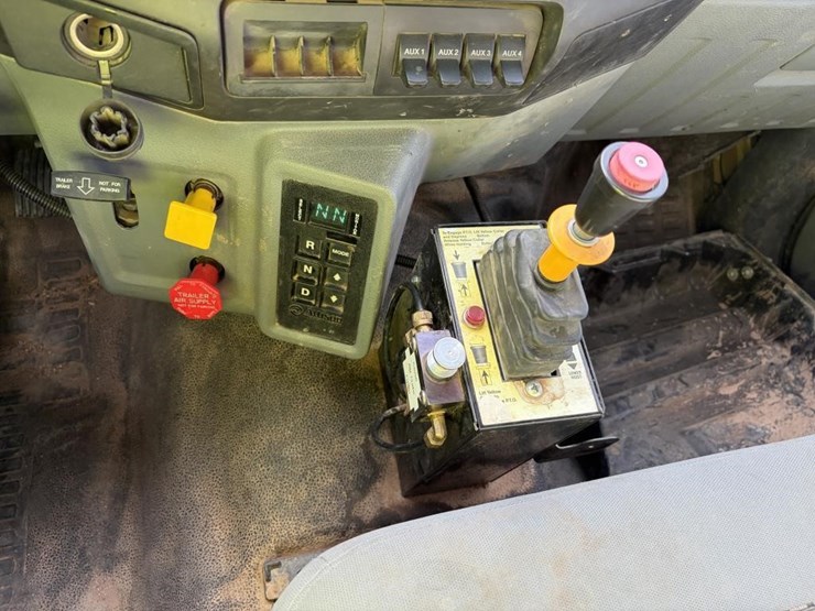 2011-ford-f750-image-16