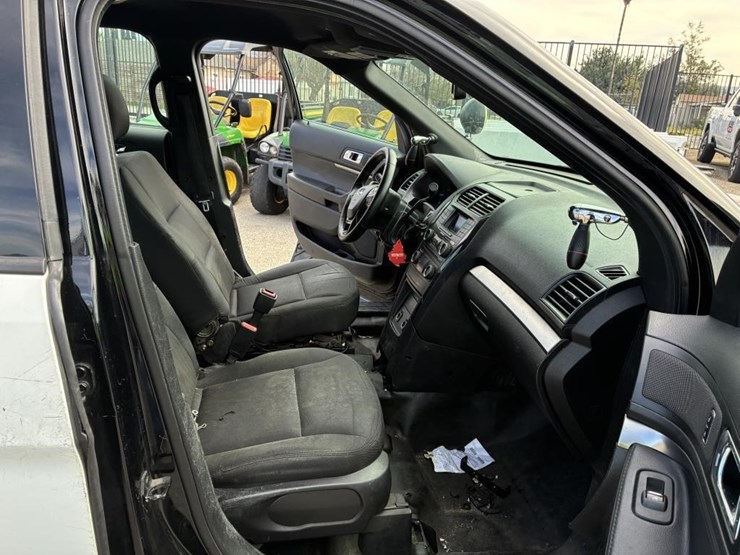 2018-ford-explorer-image-10