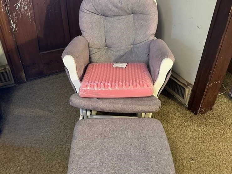 rocking-chair-&-ottoman-image-1