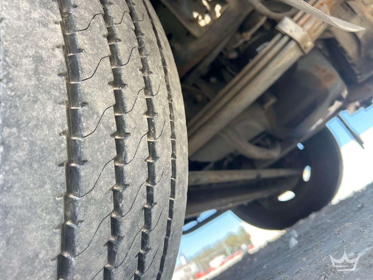 2011-isuzu-nrr-image-18