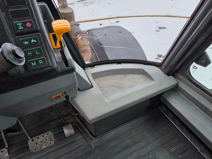 1998-jcb-185-65-image-35