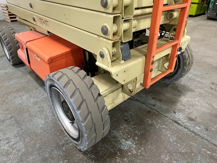 2012-jlg-4069le-image-24