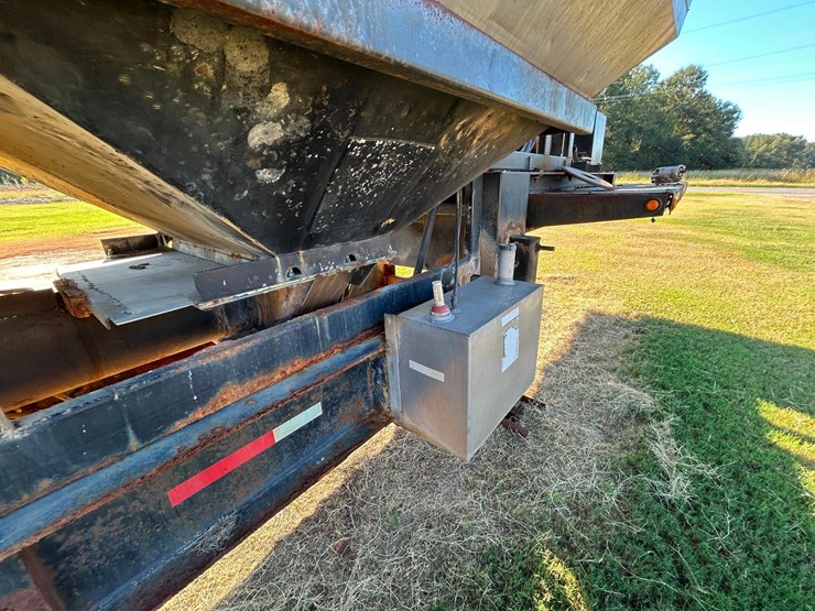 2011-magnolia-trailer-image-39