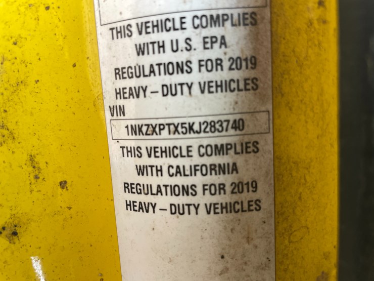 2018-kenworth-t880-image-35