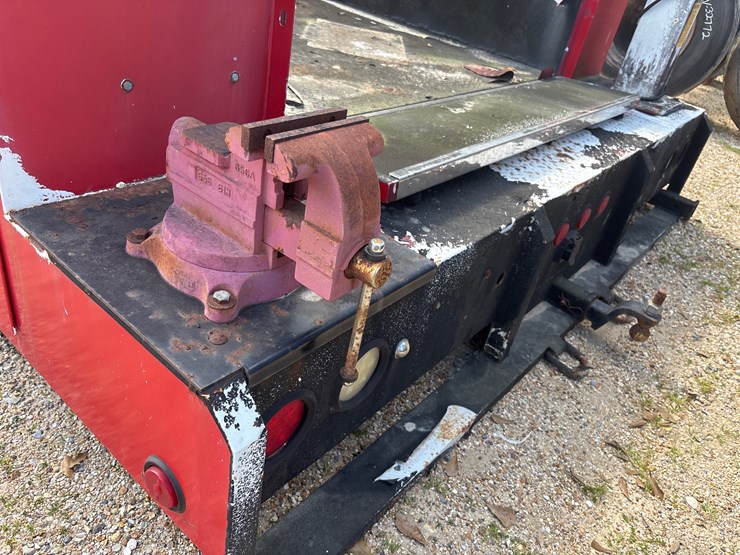 #1610-•-service-body-with-liftmore-crane-and-vise-image-4