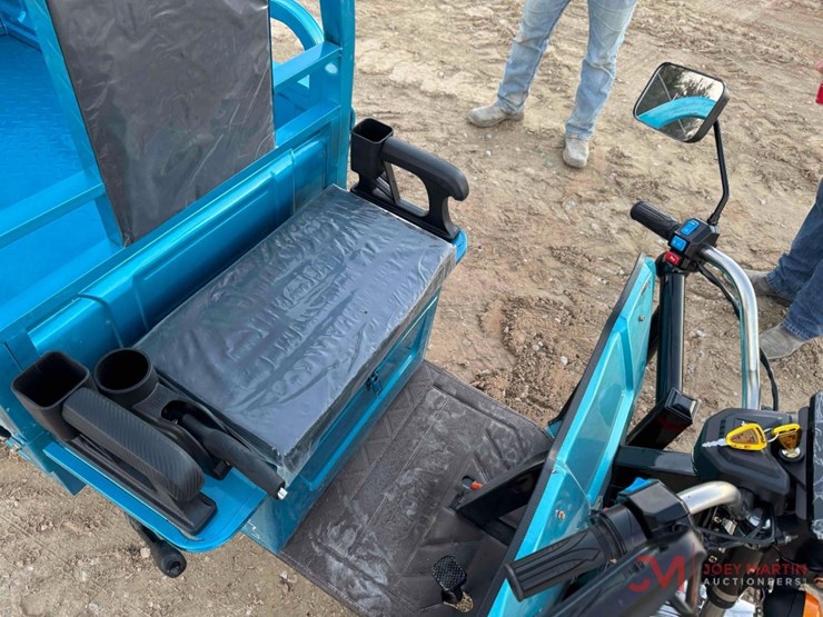 new-3-wheeled-electric-golf-cart-image-12