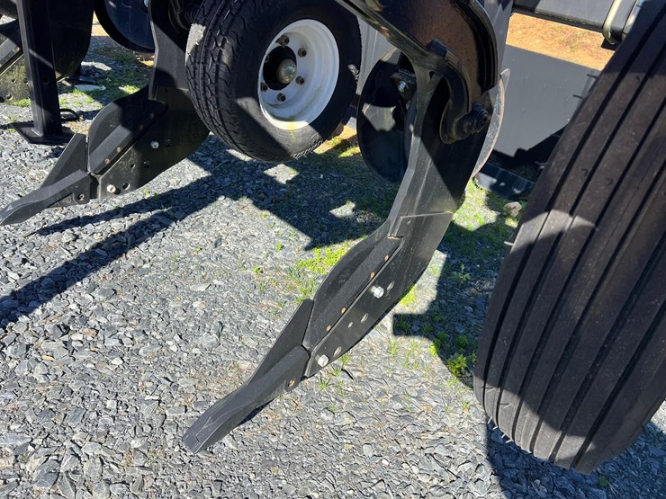 2021-white-251-image-17