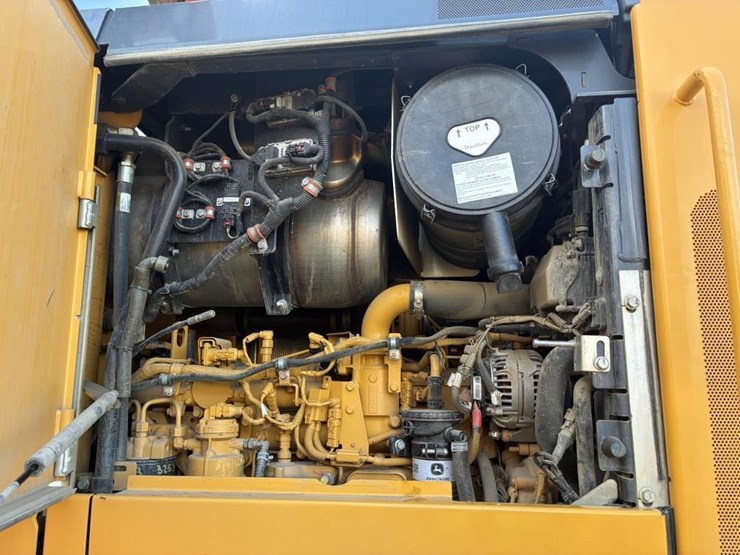 2019-deere-624l-image-23