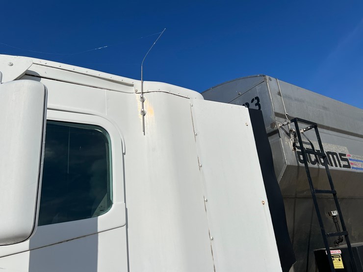 2006-freightliner-auger-truck-image-11