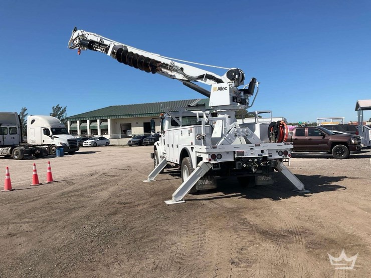 2024-freightliner-m2-106-image-5