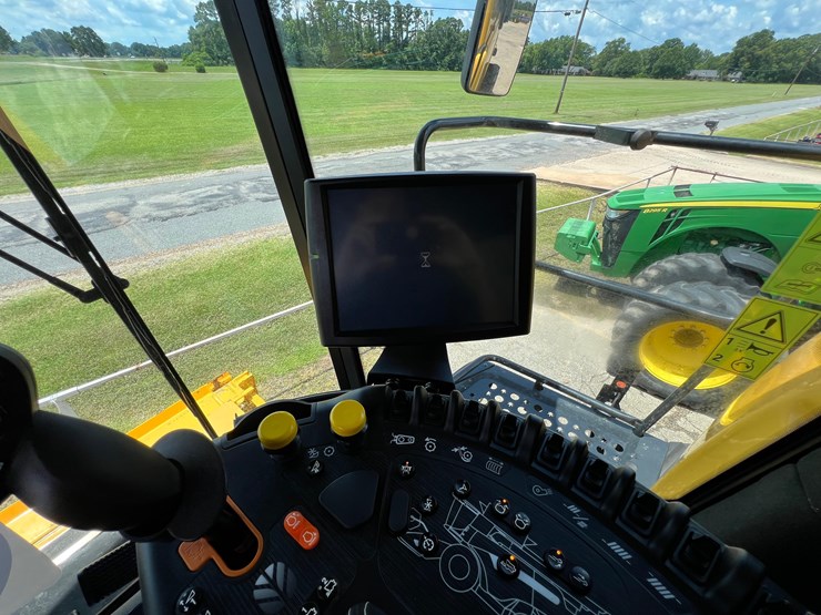 2023-new-holland-cr10.90-image-81