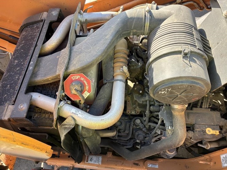 2019-case-580sn-image-31