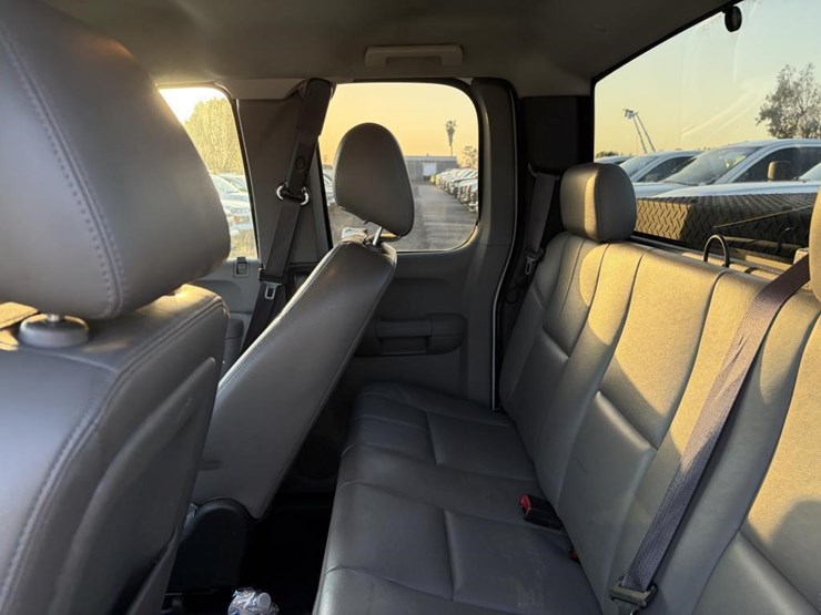 2013-chevrolet-2500-image-16