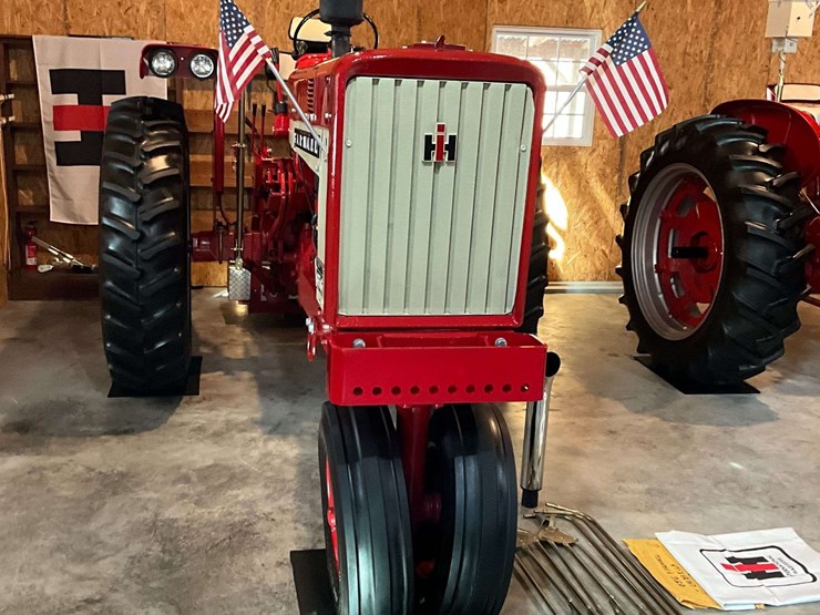 1969-farmall-656-image-2