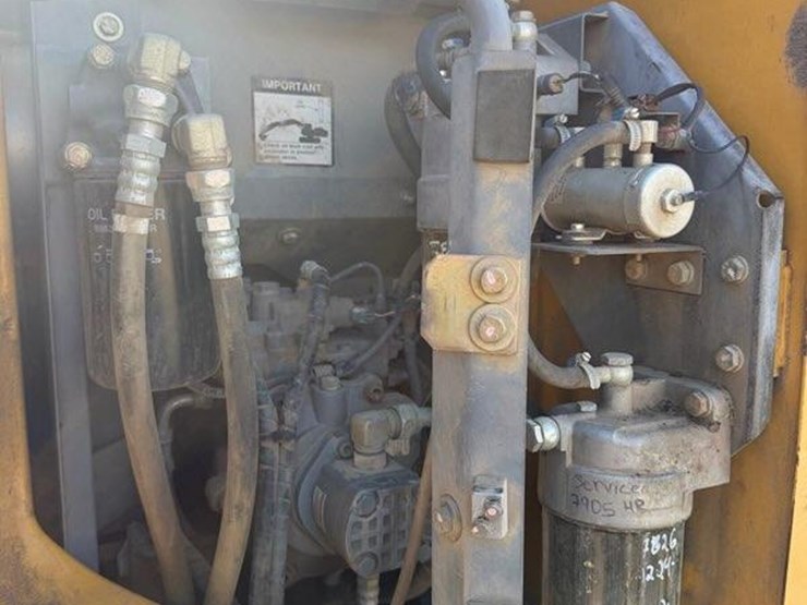 2012-deere-135d-image-21